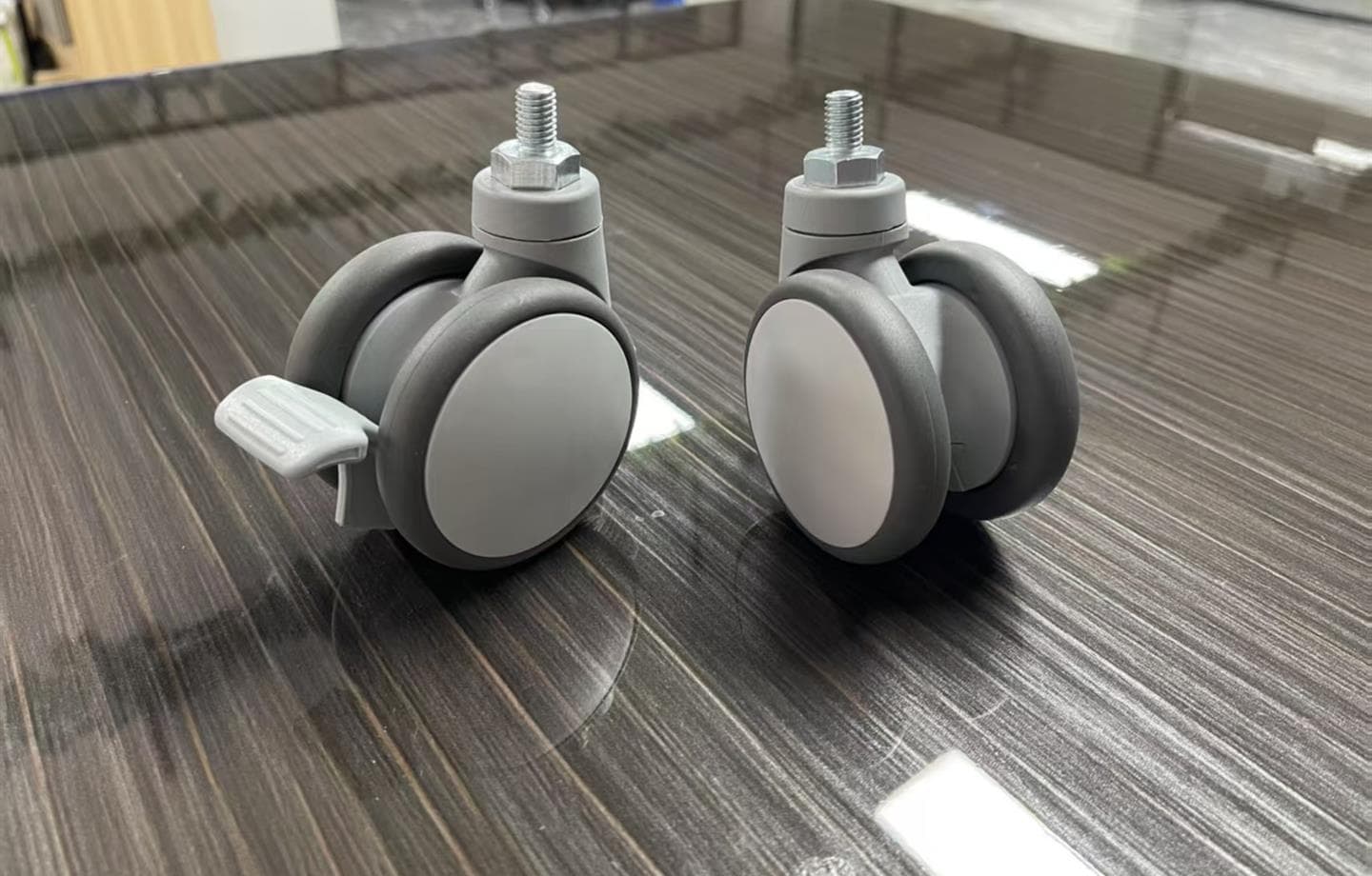 Caster Wheel Load Capacity Ratings Explained for Carts, Furniture and Equipment